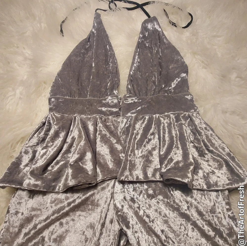 Elegant Silver Gray Velvet Jumpsuit with Halter Neckline - Picture 11 of 15